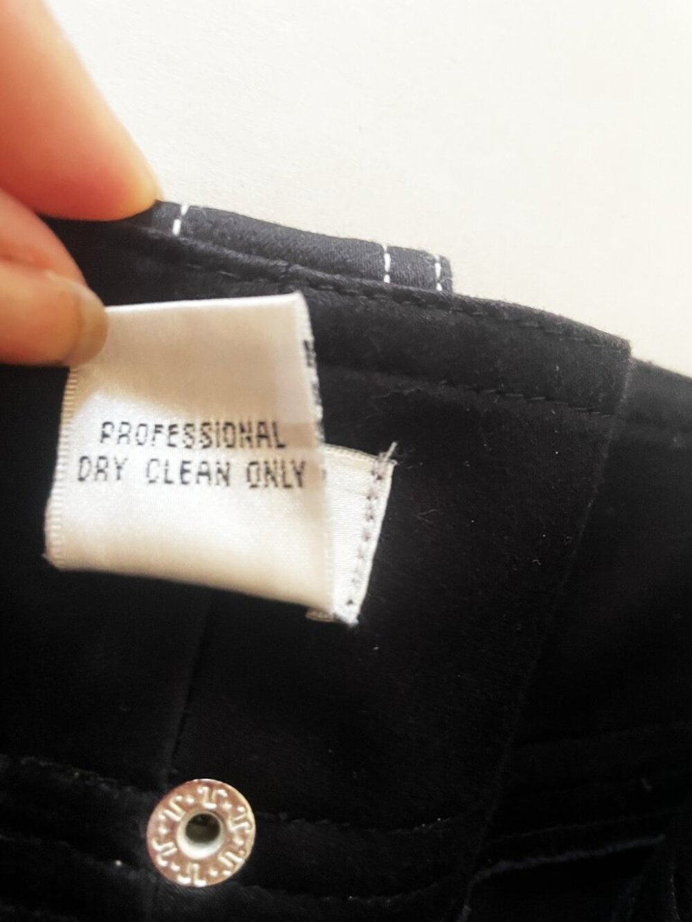 Cache Vintage Black Cargo Shorts w/Contrast Stitch | Y2K | Low-Mid Rise | Size 0 - Picture 9 of 10